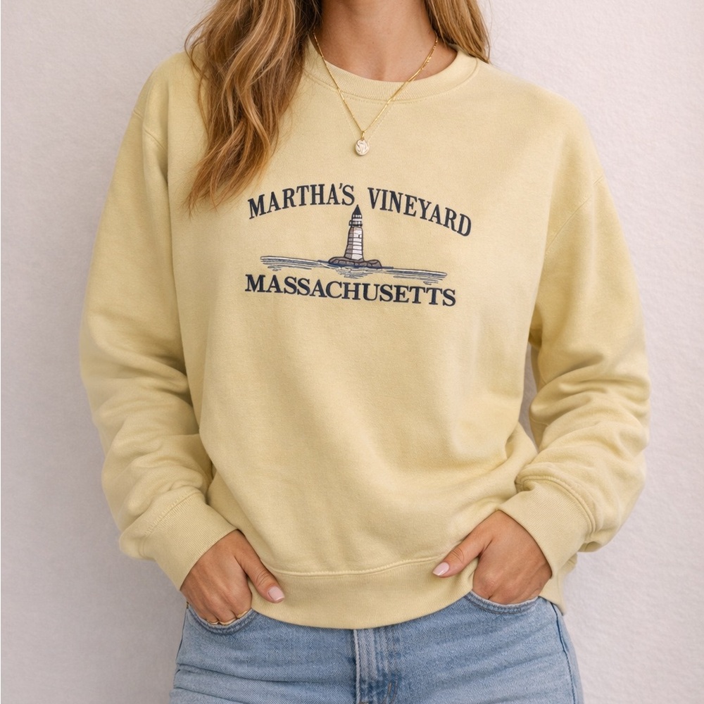 Vintage Martha's Vineyard Massachusetts Lighthouse Crewneck Sweatshirt Yellow Si